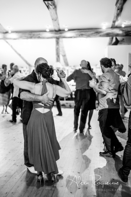 Couple dansant le tango argentin.